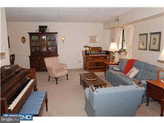 160 Riversedge Drive Jeffersonville, PA 19403 - Photo 4 of 8 Living Room