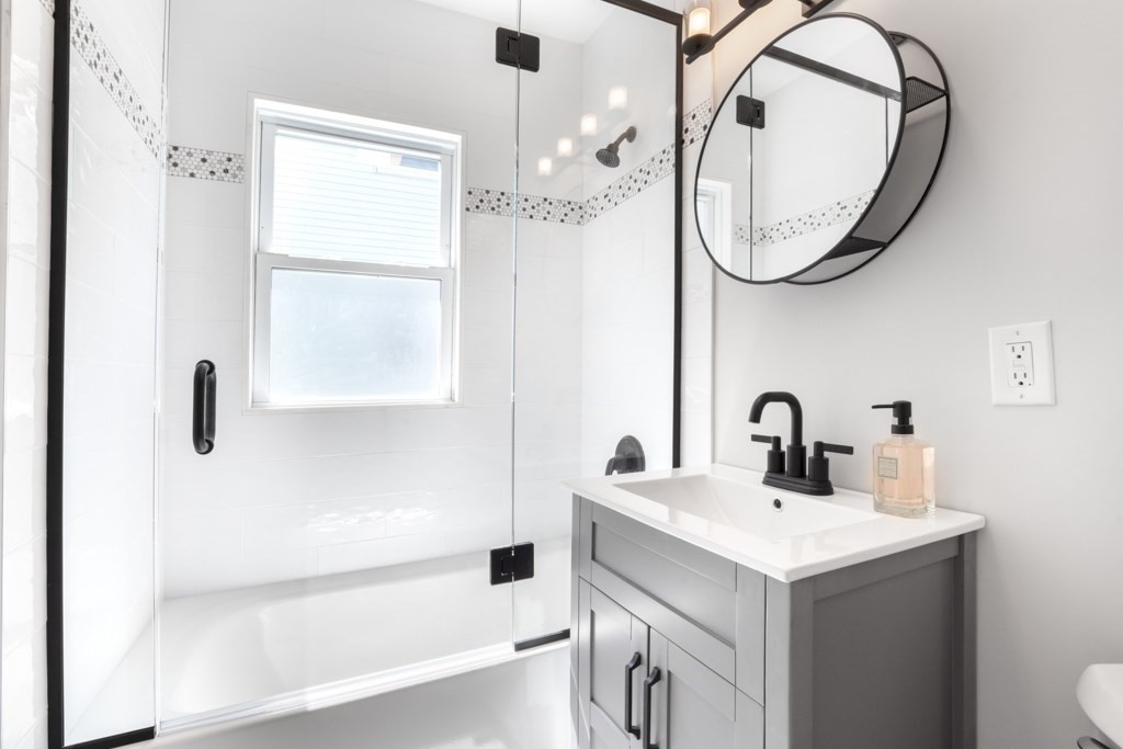93-95 Wellsmere Road, Unit A Boston, MA 02131 - Photo 8 of 26 Gallery Image 8