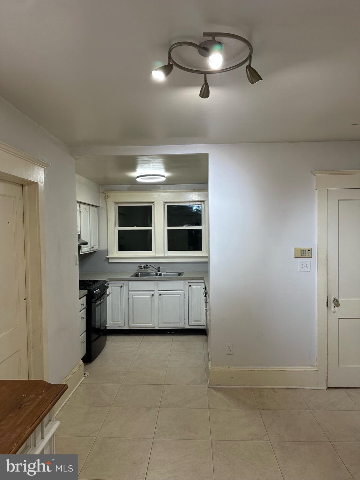 220 Edinburg Road Hamilton, NJ 08619 - Photo 2 of 4