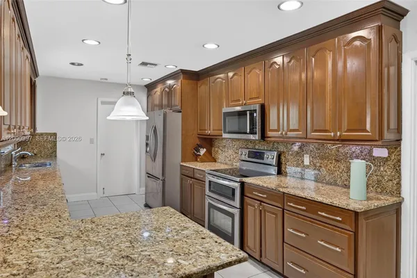 $7,600 | 7690 Southwest 128th Street, Pinecrest, FL 33156