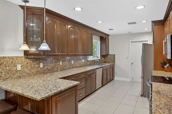 $7,600 | 7690 Southwest 128th Street, Pinecrest, FL 33156