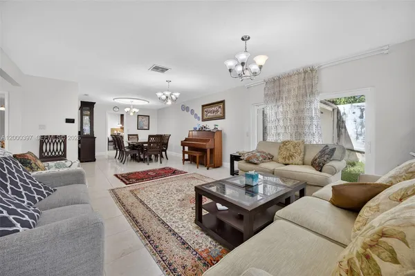 $7,600 | 7690 Southwest 128th Street, Pinecrest, FL 33156