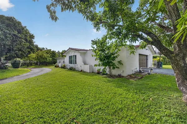 $7,600 | 7690 Southwest 128th Street, Pinecrest, FL 33156