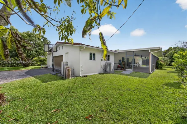 $7,600 | 7690 Southwest 128th Street, Pinecrest, FL 33156