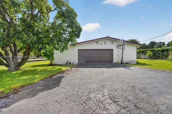 $7,600 | 7690 Southwest 128th Street, Pinecrest, FL 33156