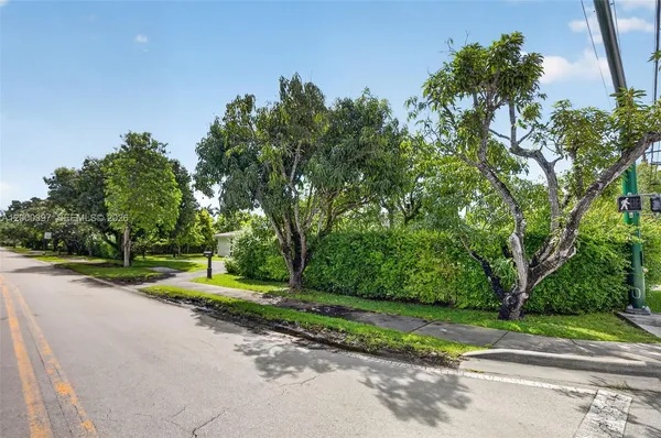 $7,600 | 7690 Southwest 128th Street, Pinecrest, FL 33156