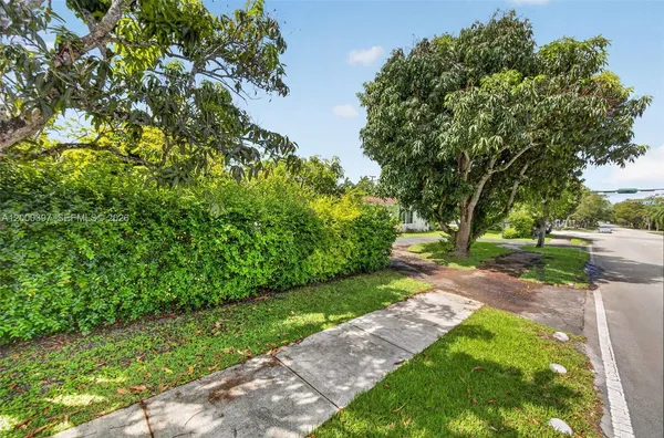 $7,600 | 7690 Southwest 128th Street, Pinecrest, FL 33156