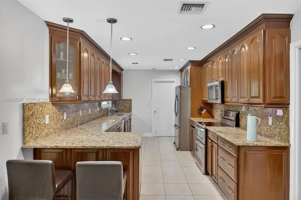 $7,600 | 7690 Southwest 128th Street, Pinecrest, FL 33156