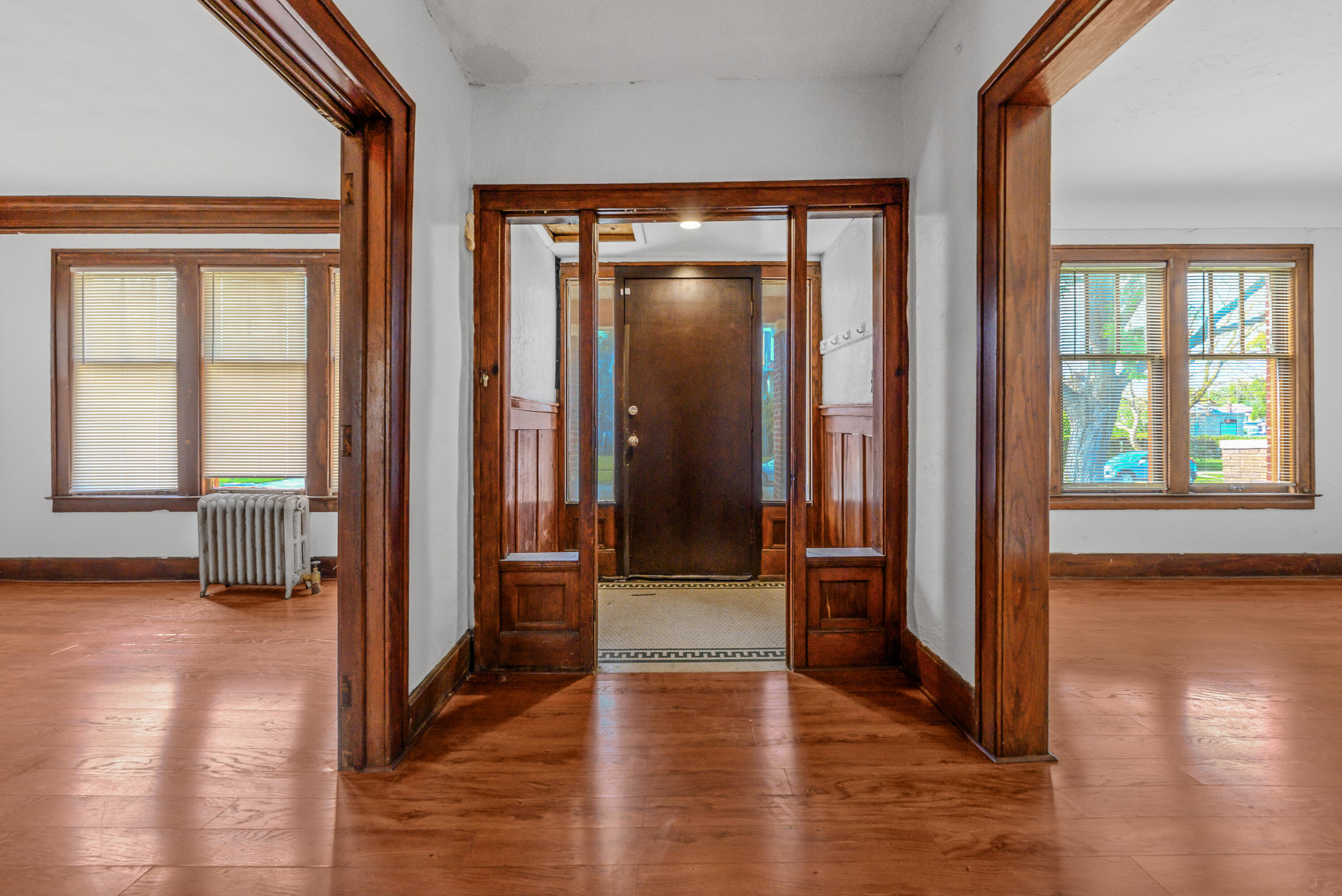 1139 Atkinson Street Detroit, MI 48202 - Photo 6 of 11 DSC_5357-HDR (1)