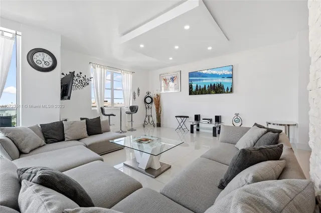 $8,500 | 4001 South Ocean Drive, Unit PH2, Hollywood, FL 33019