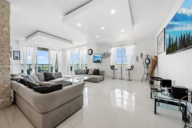 $8,500 | 4001 South Ocean Drive, Unit PH2, Hollywood, FL 33019