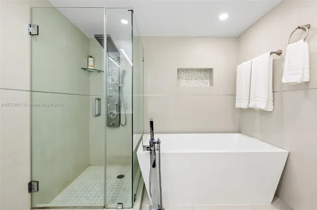 $8,500 | 4001 South Ocean Drive, Unit PH2, Hollywood, FL 33019