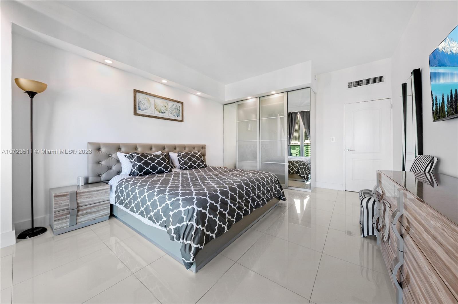 4001 South Ocean Drive, Unit PH2 Hollywood, FL 33019 - Photo 24 of 51