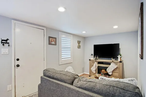 $410,000 | 966 Elma Street, Hickman, CA 95323