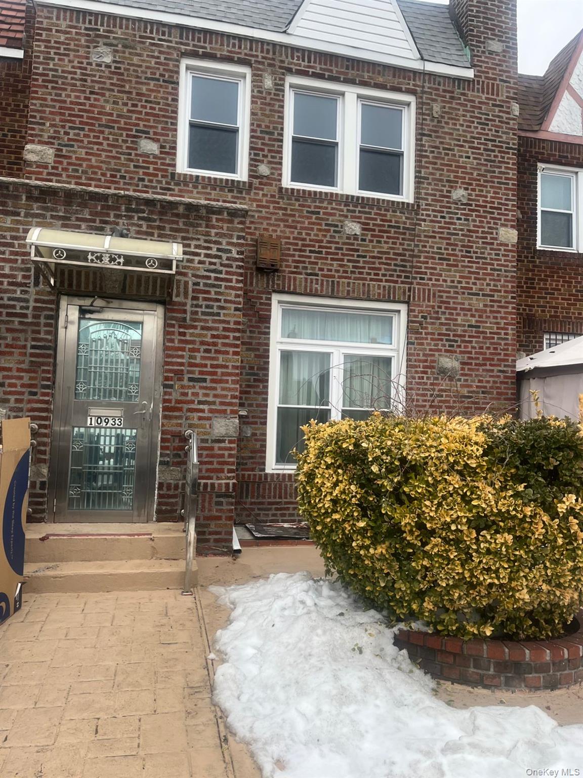 250-23 88th Road, Unit 1R Queens, NY 11426 - Photo 3 of 27