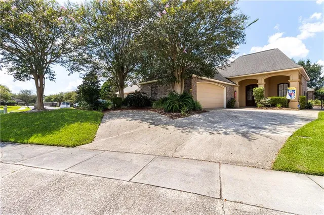 $475,000 | 10746 Shoreline Drive, Baton Rouge, LA 70809