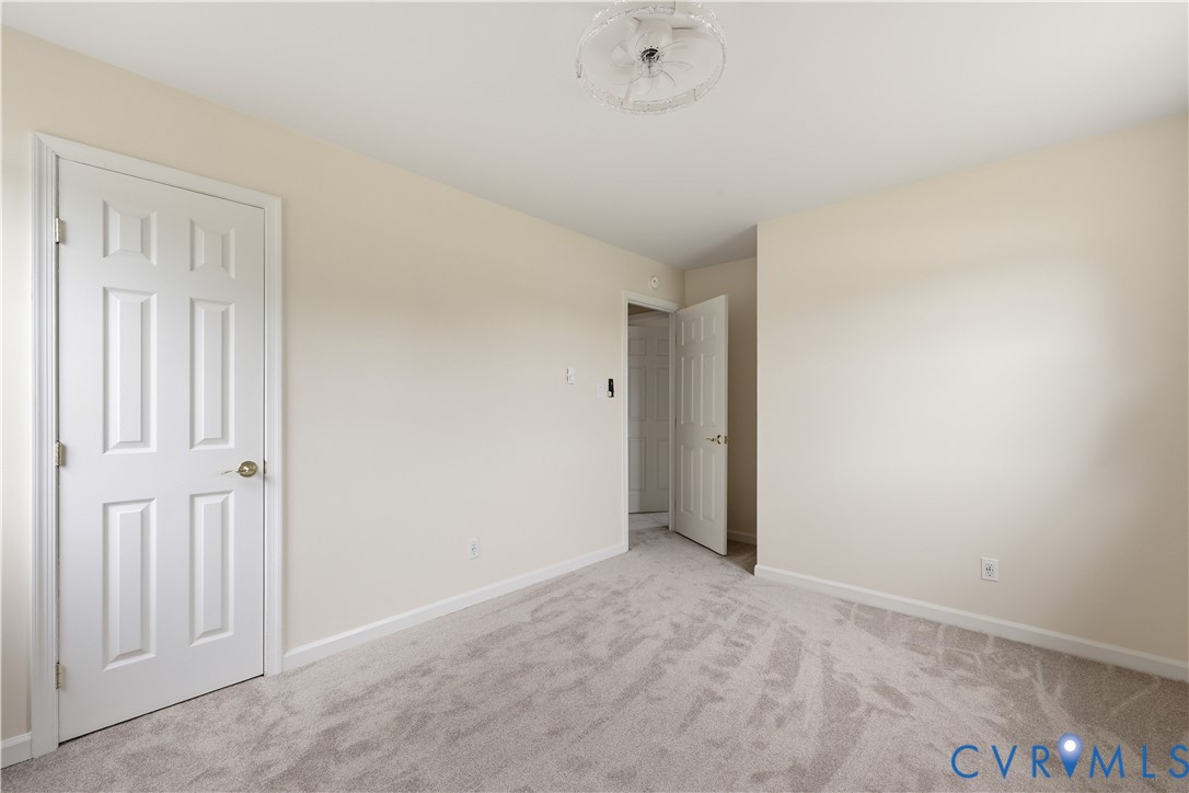 22925 River Road Petersburg, VA 23803 - Photo 23 of 27 Light-colored walls and plush carpeting in a neutr
