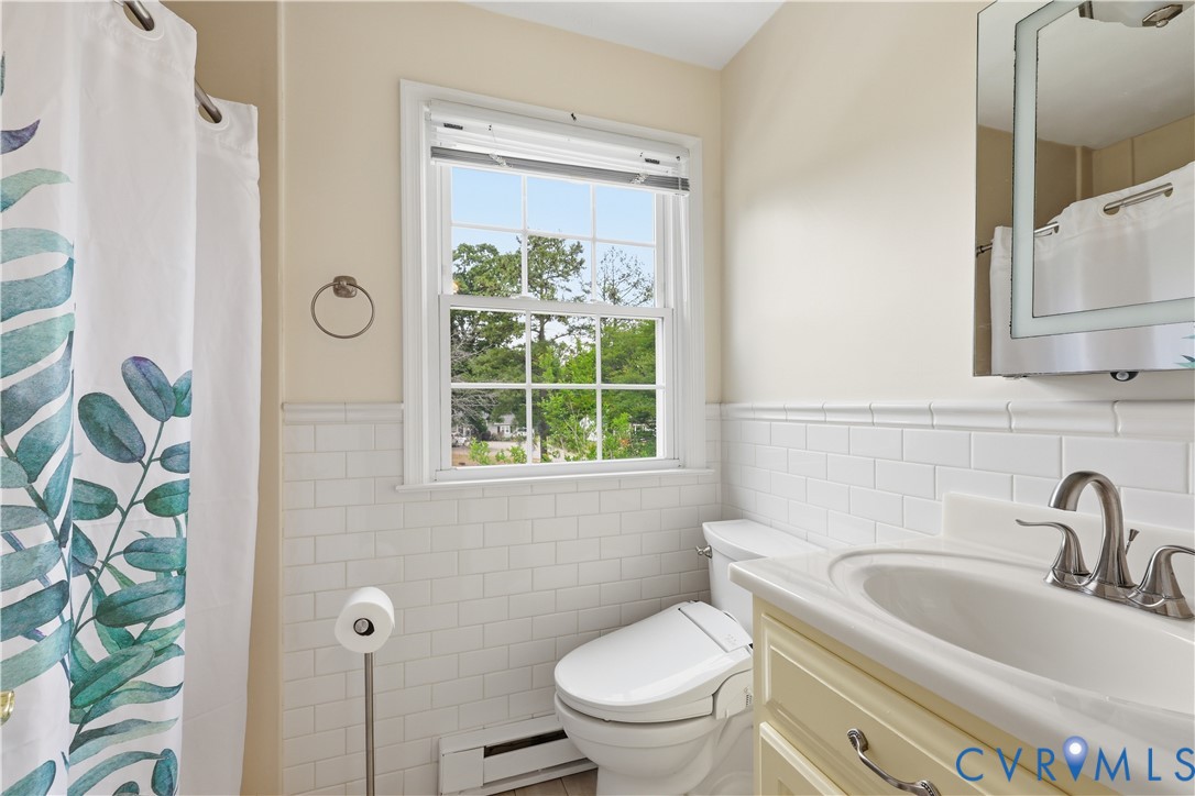 22925 River Road Petersburg, VA 23803 - Photo 27 of 27 Bathroom featuring a single-pane window, white sub