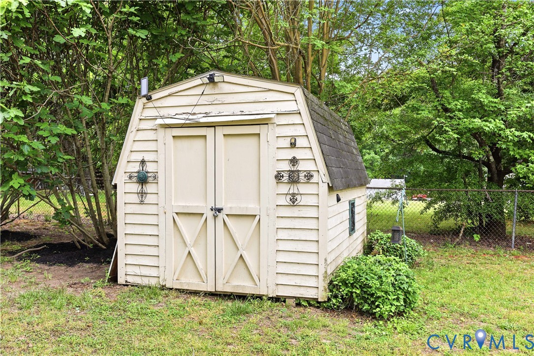 22925 River Road Petersburg, VA 23803 - Photo 3 of 27 Gambrel-roofed storage shed with double barn doors