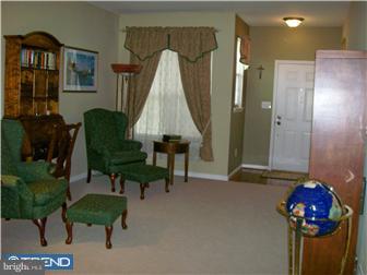 102 Threadleaf Terrace Burlington, NJ 08016 - Photo 2 of 12 Living Room