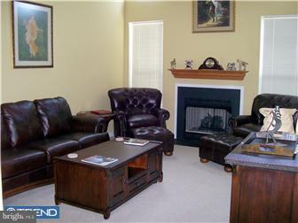 102 Threadleaf Terrace Burlington, NJ 08016 - Photo 4 of 12 Family Room
