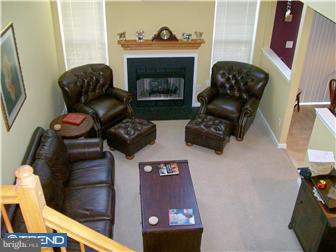 102 Threadleaf Terrace Burlington, NJ 08016 - Photo 5 of 12 Family Room