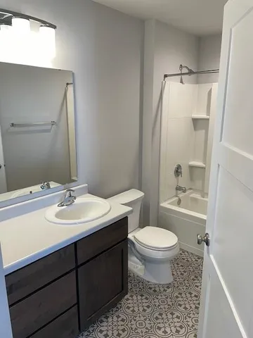 $2,850 | 621 Hillcrest Drive, Waunakee, WI 53597