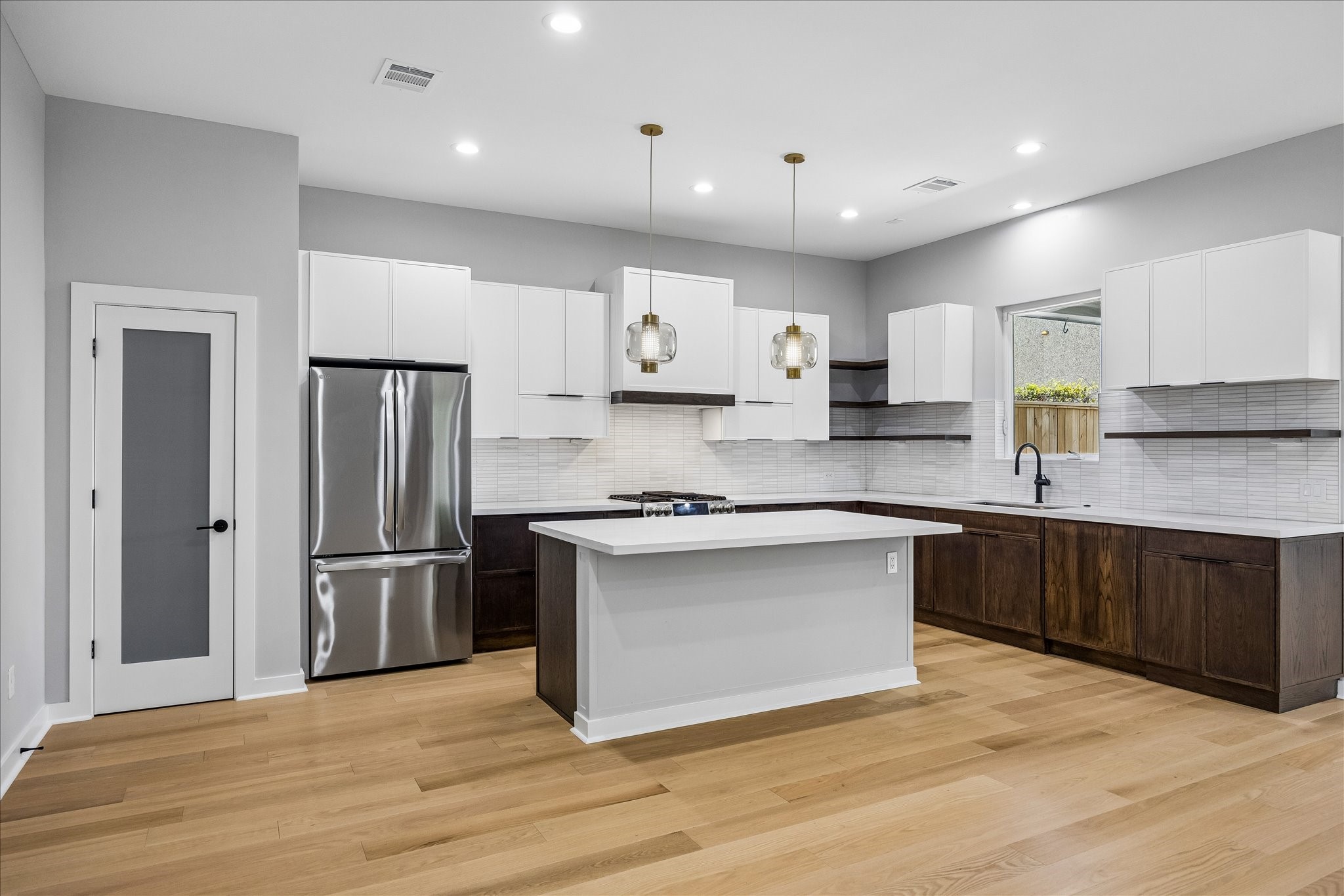 304 Hogan Street Houston, TX 77009 - Photo 6 of 28