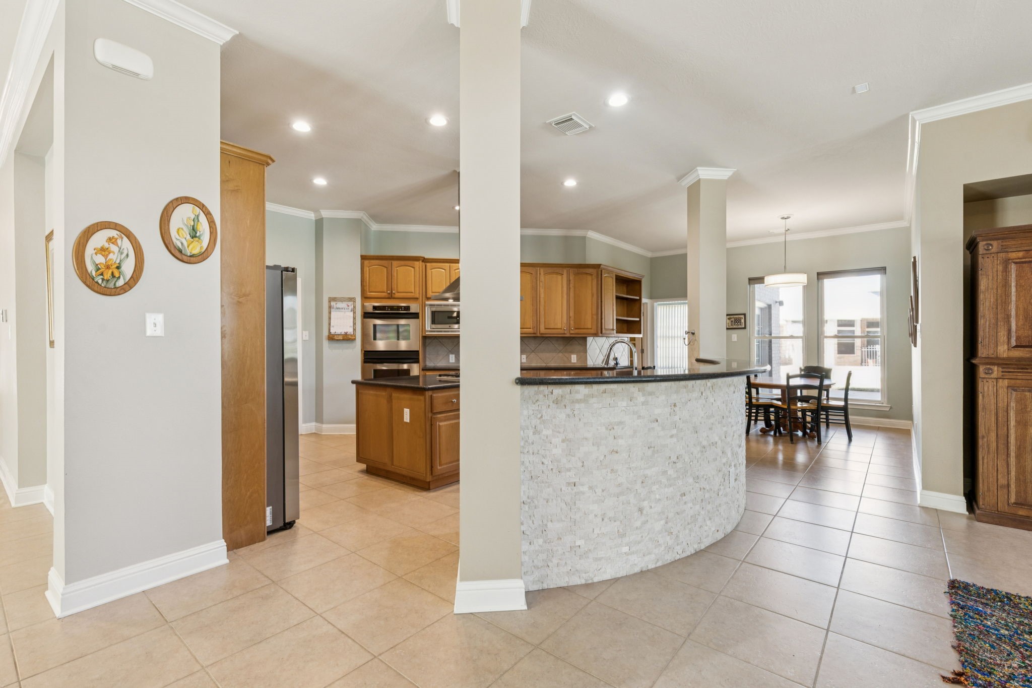 2809 Cedar Ridge Trail Friendswood, TX 77546 - Photo 11 of 33 VIEW OF BREAKFAST BAR WITH TILED KICK WALL