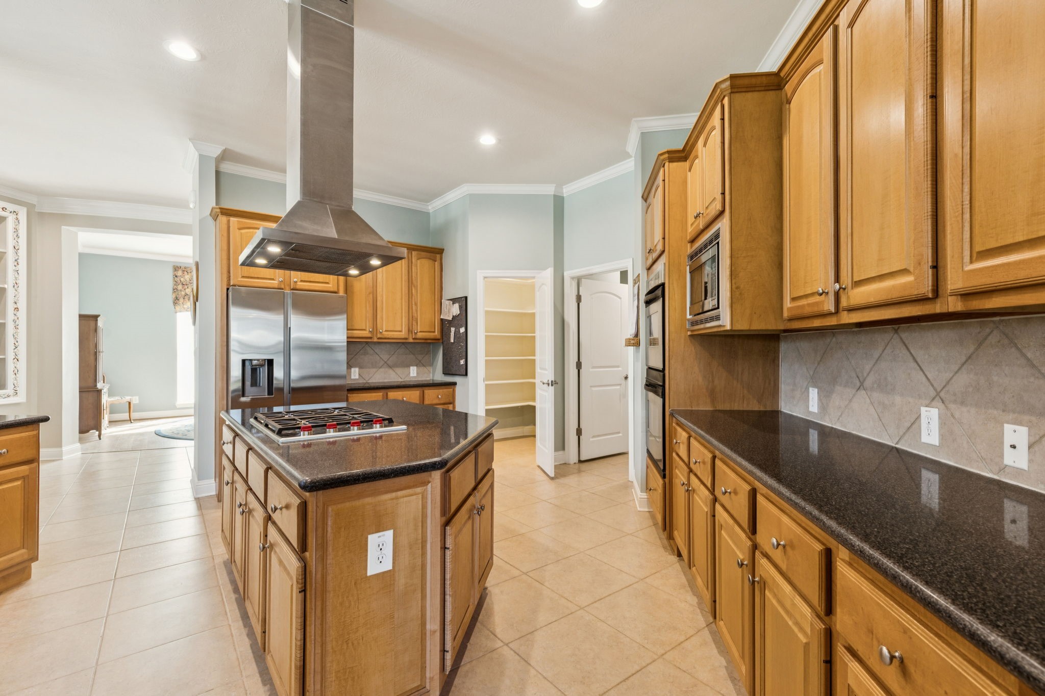 2809 Cedar Ridge Trail Friendswood, TX 77546 - Photo 12 of 33 BUTLERS PANTRY FOR SERVING GUESTS