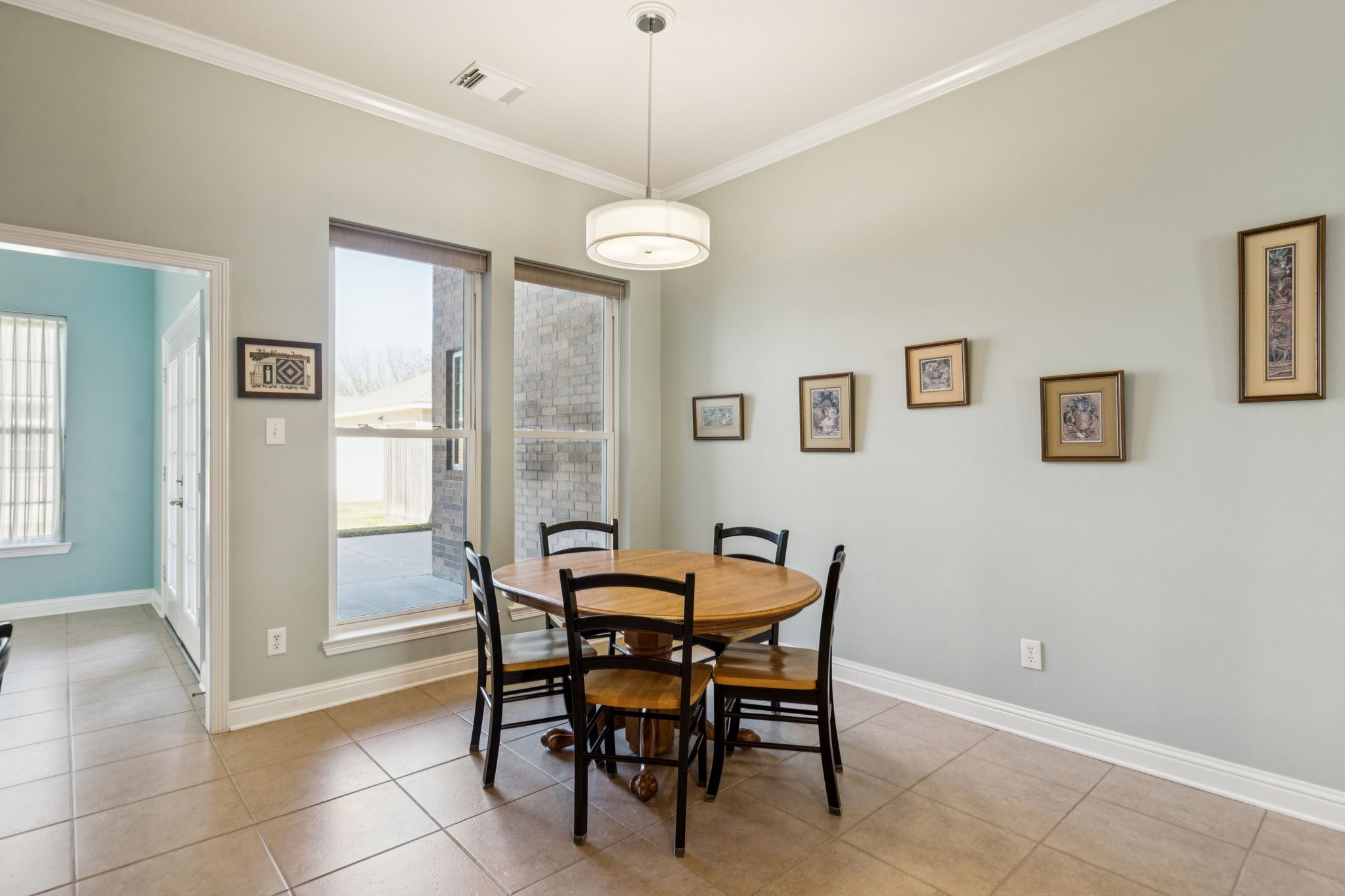 2809 Cedar Ridge Trail Friendswood, TX 77546 - Photo 13 of 33 BREAKFAST ROOM OFF KITCHEN