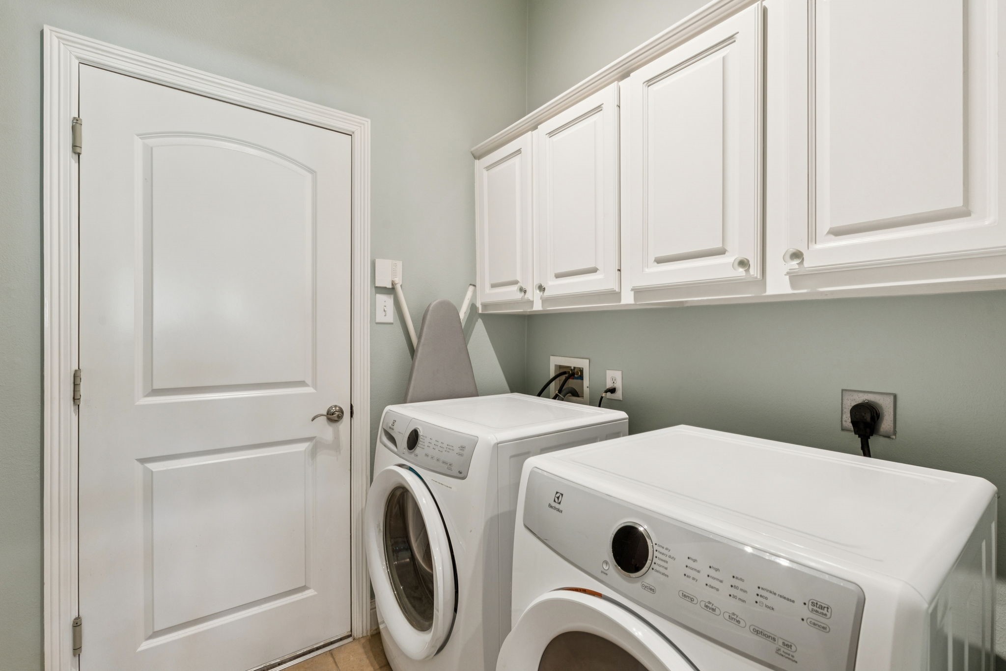 2809 Cedar Ridge Trail Friendswood, TX 77546 - Photo 26 of 33 BIG LAUNDRY ROOM WITH CABINETS AND ENTRY TO GARAGE