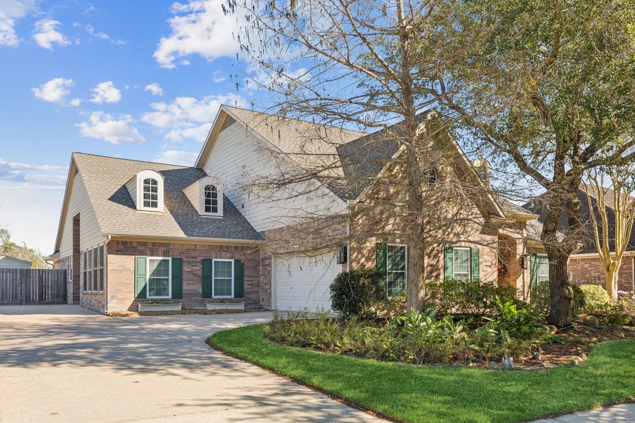 2809 Cedar Ridge Trail Friendswood, TX 77546 - Photo 33 of 33 FRONT VIEW OF DOUBLE WIDE DRIVEWAY