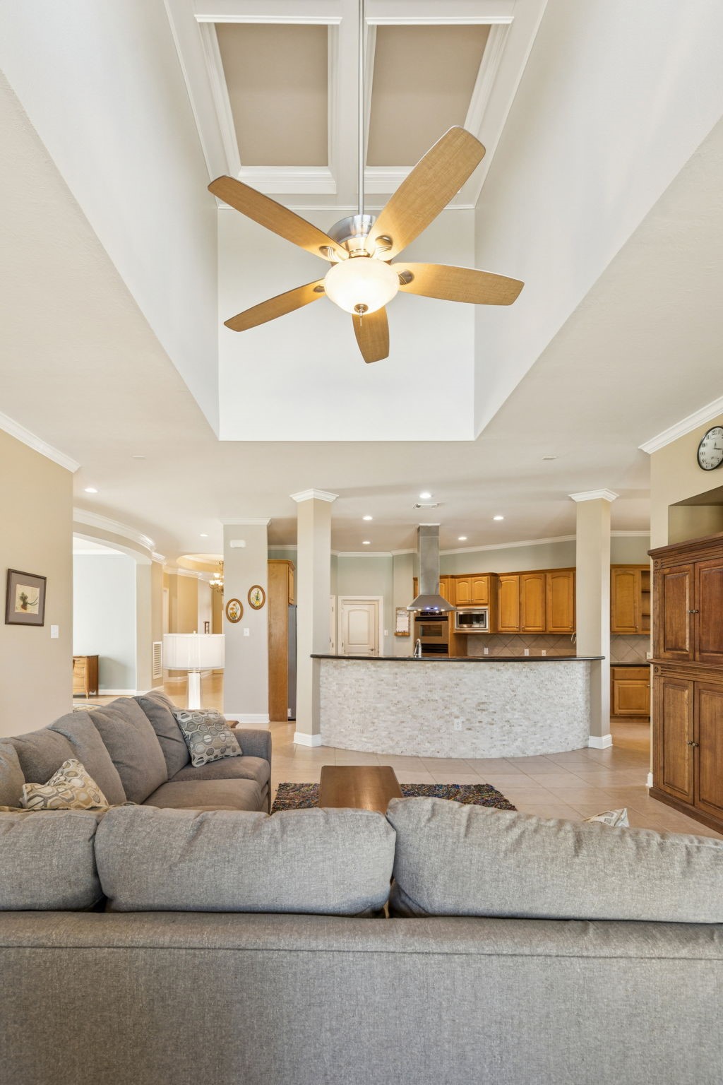 2809 Cedar Ridge Trail Friendswood, TX 77546 - Photo 7 of 33 17' COFFERED CEILING IN DEN