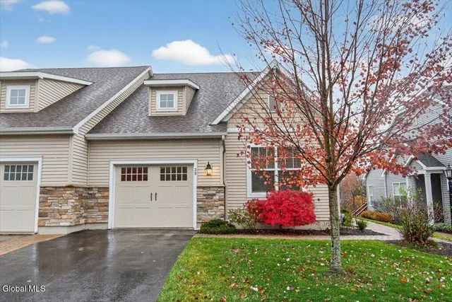 $420,000 | 3 B Winchester Place, Halfmoon, NY 12118