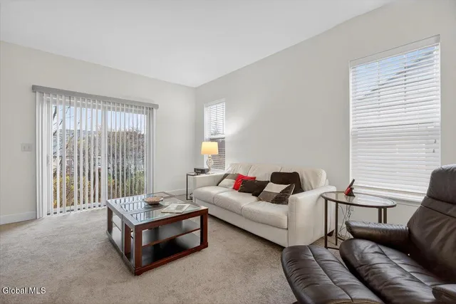 $420,000 | 3 B Winchester Place, Halfmoon, NY 12118