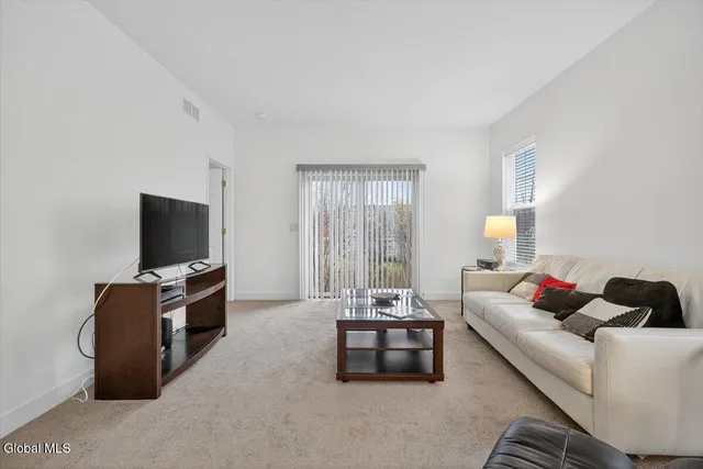 $420,000 | 3 B Winchester Place, Halfmoon, NY 12118