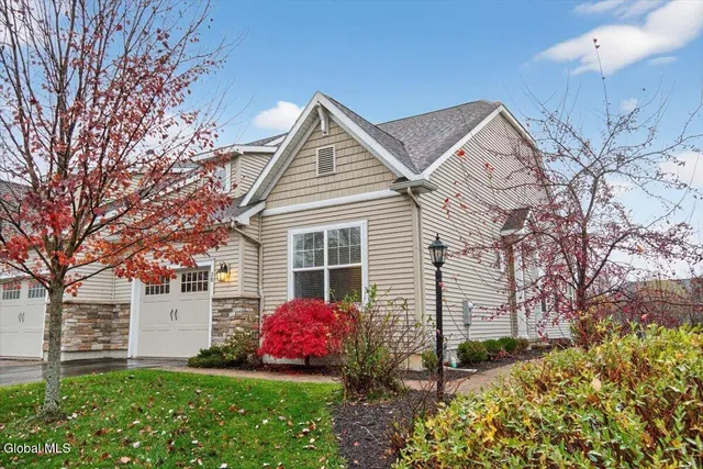 $420,000 | 3 B Winchester Place, Halfmoon, NY 12118