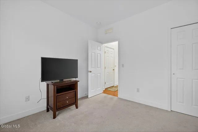 $420,000 | 3 B Winchester Place, Halfmoon, NY 12118