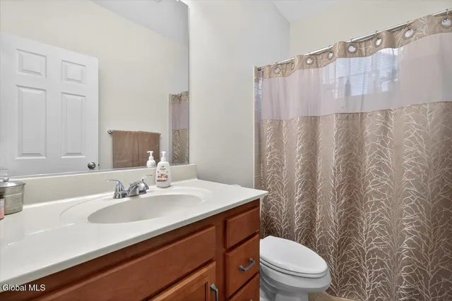 $420,000 | 3 B Winchester Place, Halfmoon, NY 12118