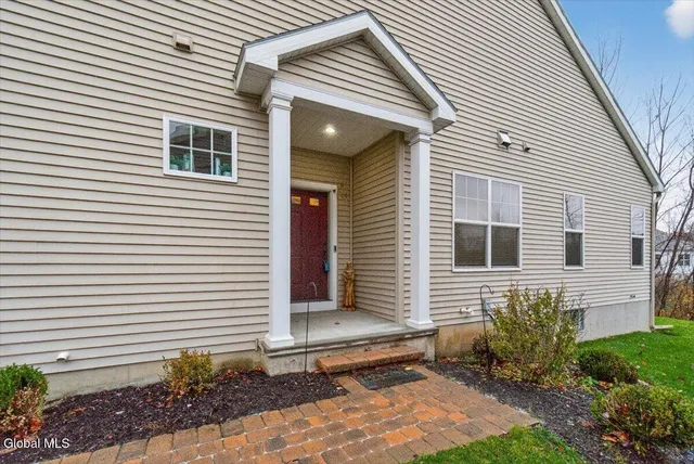 $420,000 | 3 B Winchester Place, Halfmoon, NY 12118