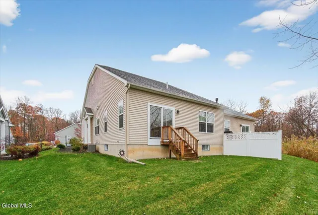 $420,000 | 3 B Winchester Place, Halfmoon, NY 12118