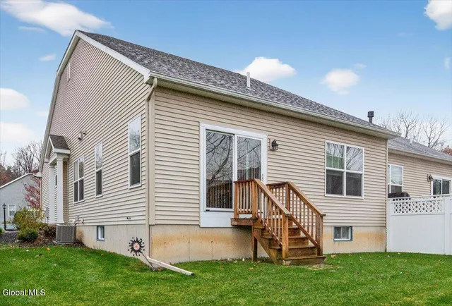 $420,000 | 3 B Winchester Place, Halfmoon, NY 12118