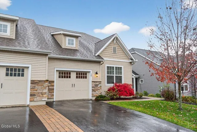 $420,000 | 3 B Winchester Place, Halfmoon, NY 12118