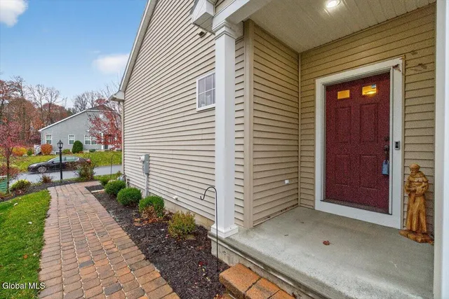 $420,000 | 3 B Winchester Place, Halfmoon, NY 12118