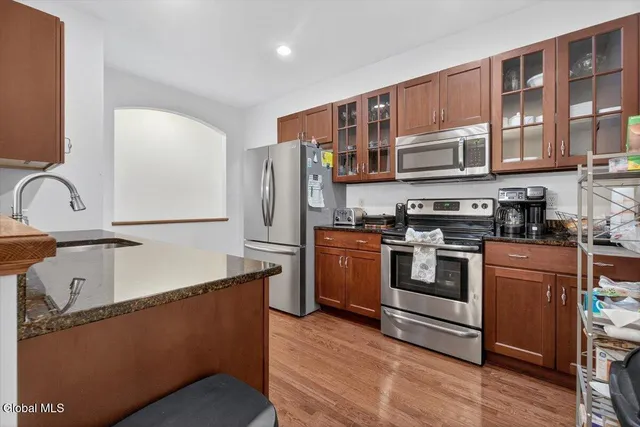 $420,000 | 3 B Winchester Place, Halfmoon, NY 12118