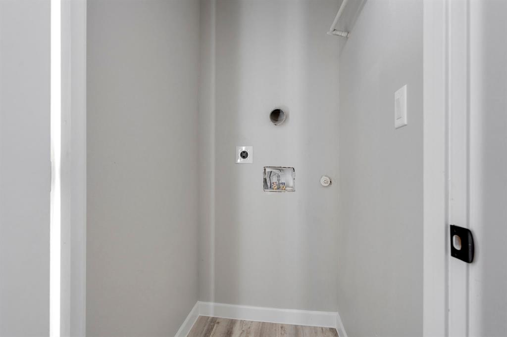 948 Corinth Street, Unit 5 Dallas, TX 75215 - Photo 27 of 28 Laundry room featuring gas dryer hookup, light wood-style flooring, washer hookup, and hookup for an electric dryer