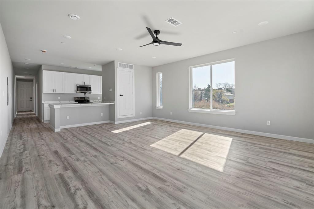 948 Corinth Street, Unit 5 Dallas, TX 75215 - Photo 5 of 28 Unfurnished living room featuring ceiling fan, light wood-type flooring, and recessed lighting