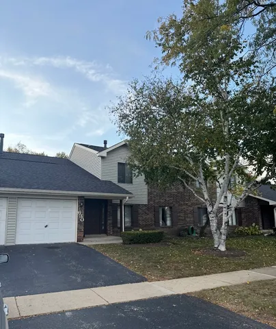 $2,300 | 630 Cross Creek Drive West, Unit BB2, Roselle, IL 60172