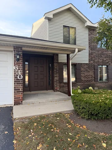 $2,300 | 630 Cross Creek Drive West, Unit BB2, Roselle, IL 60172